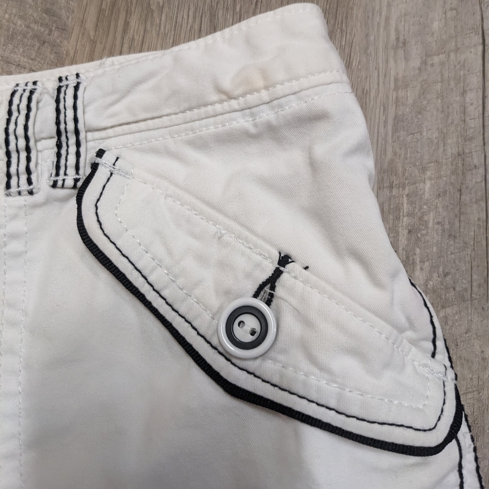 White House Black Market White Shorts black Trim Size 8 - Picture 4 of 10